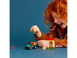 LEGO Chicken Henhouse (60344) - image 8
