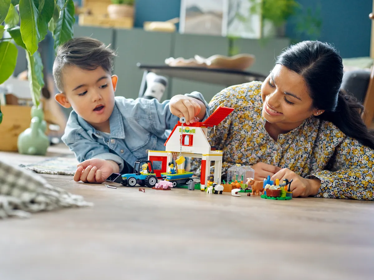 LEGO Barn & Farm Animals (60346) - image 9