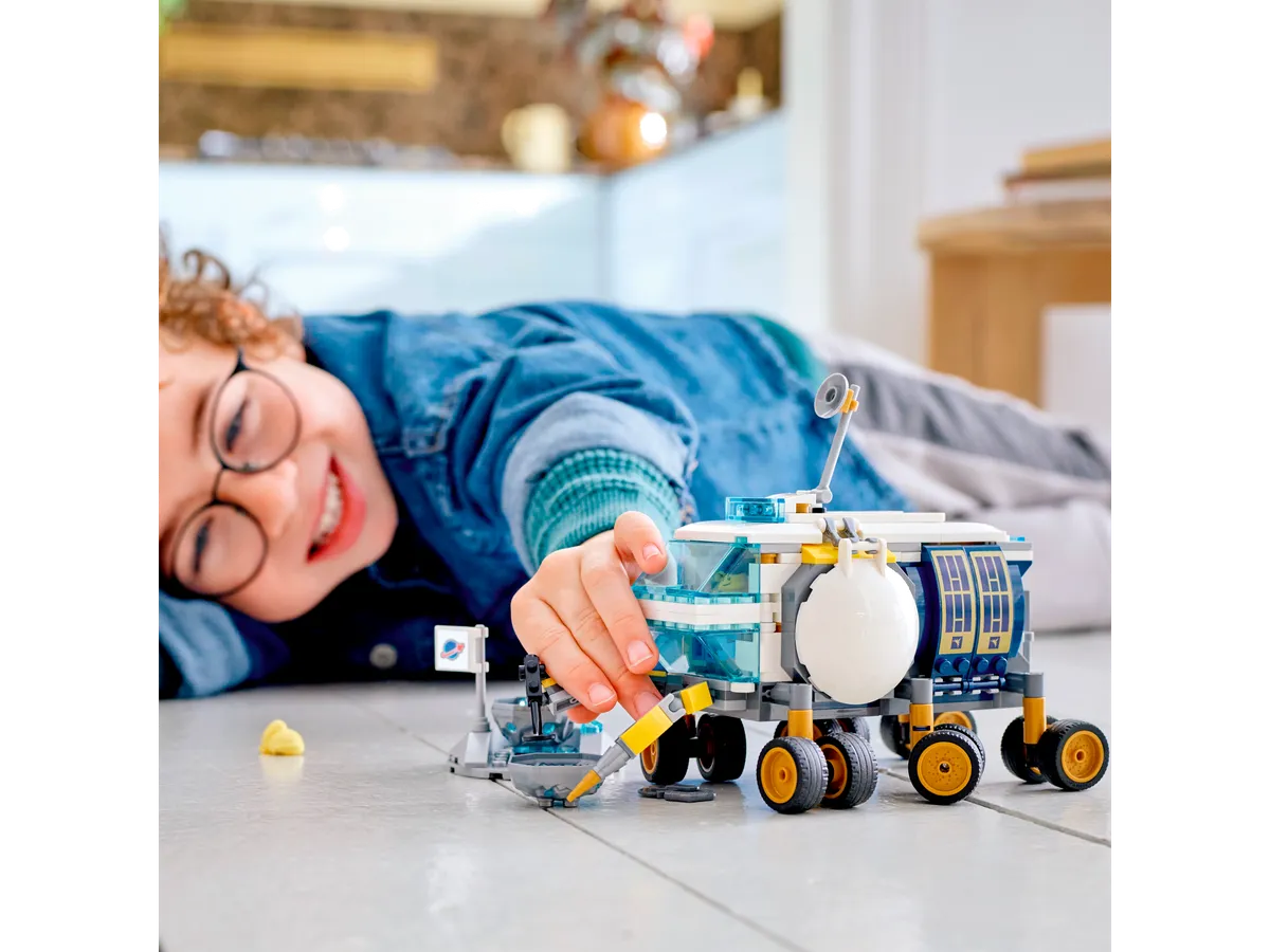 LEGO Lunar Roving Vehicle (60348) - Bild 7