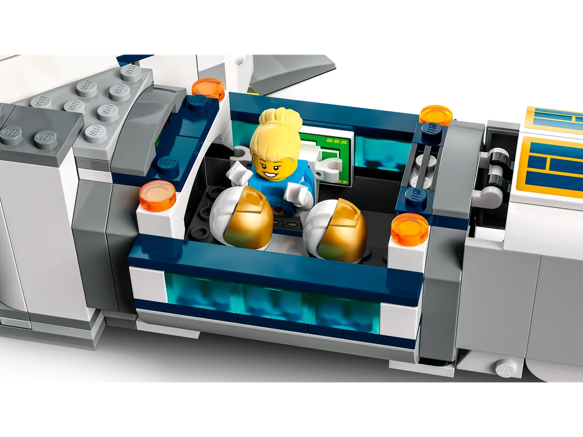 LEGO Lunar Research Base (60350) - image 5