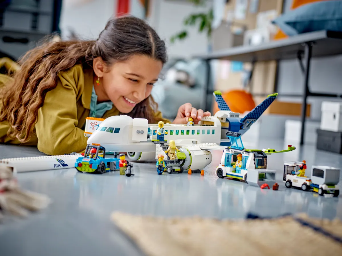 LEGO Passenger Airplane (60367) - Bild 7