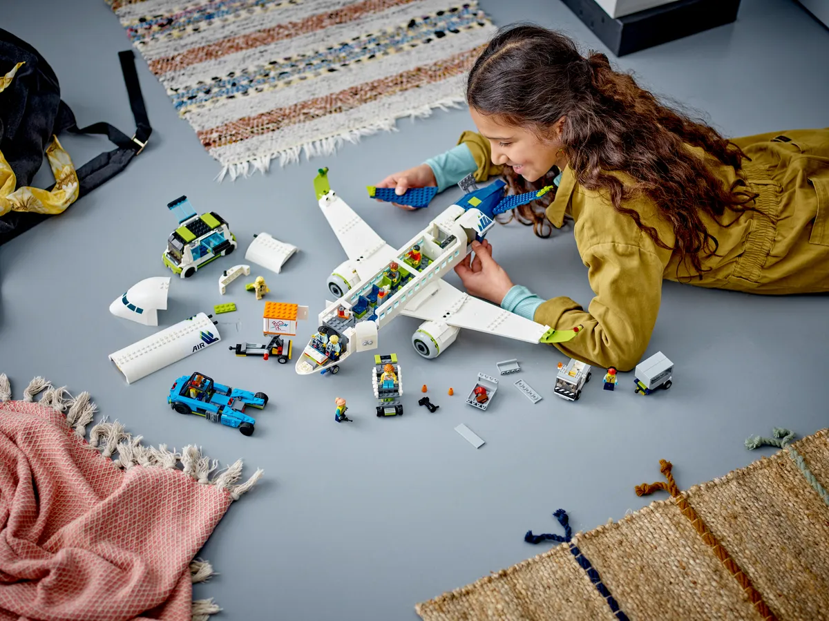LEGO Passenger Airplane (60367) - Bild 8