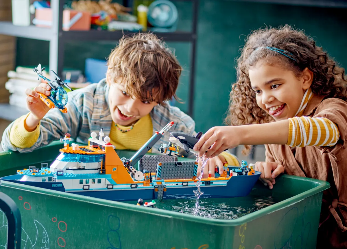 LEGO Arctic Explorer Ship (60368) - image 10