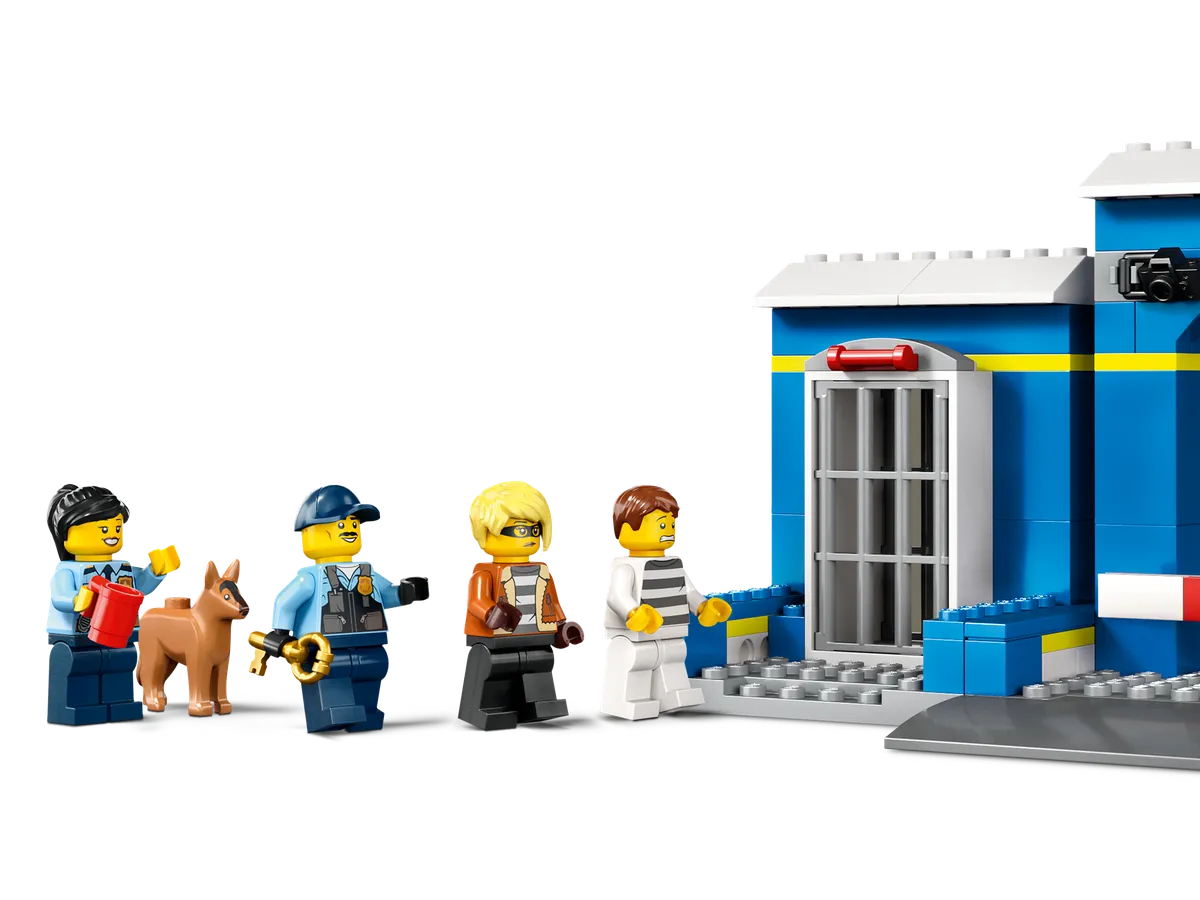 LEGO Police Station Chase (60370) - image 3
