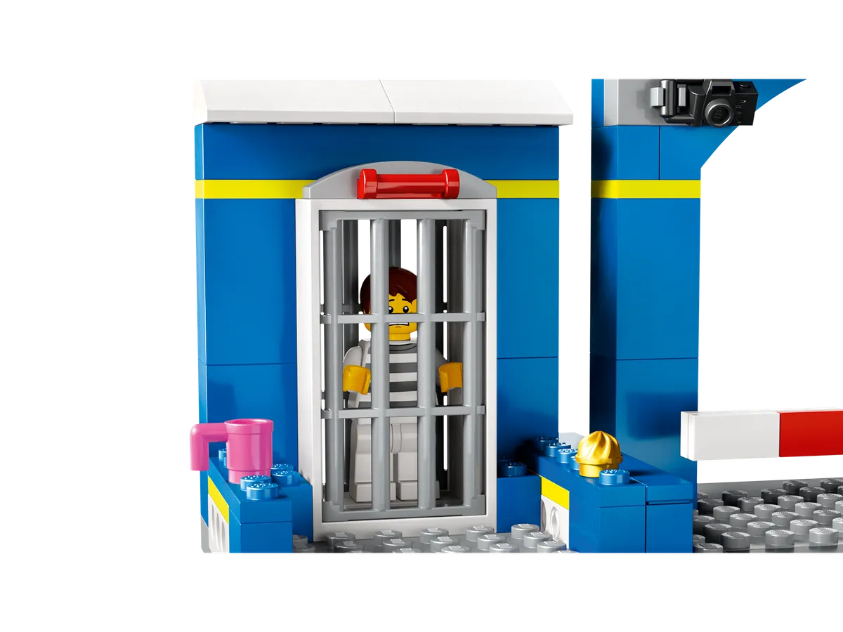 LEGO Police Station Chase (60370) - image 4