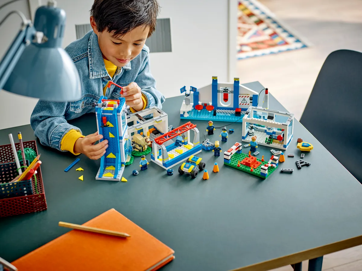 LEGO Police Training Academy (60372) - image 12