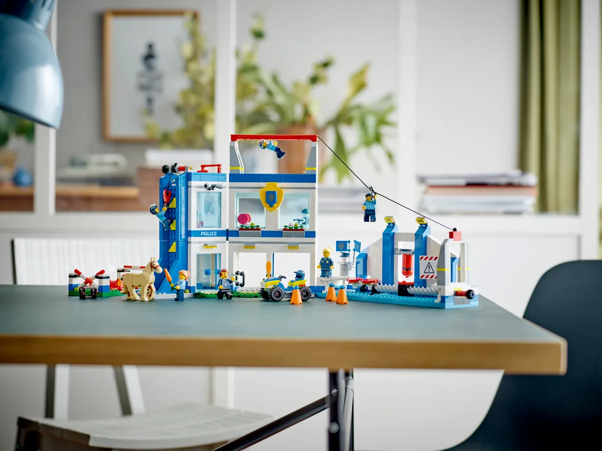 LEGO Police Training Academy (60372) - image 13