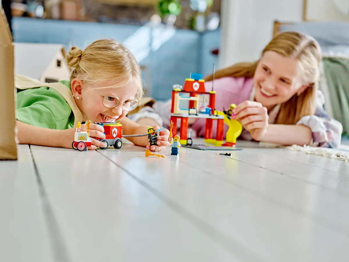 LEGO Fire Station and Fire Engine (60375) - image 9