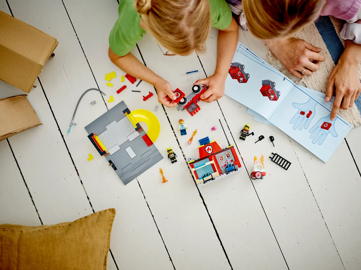 LEGO Fire Station and Fire Engine (60375) - image 8