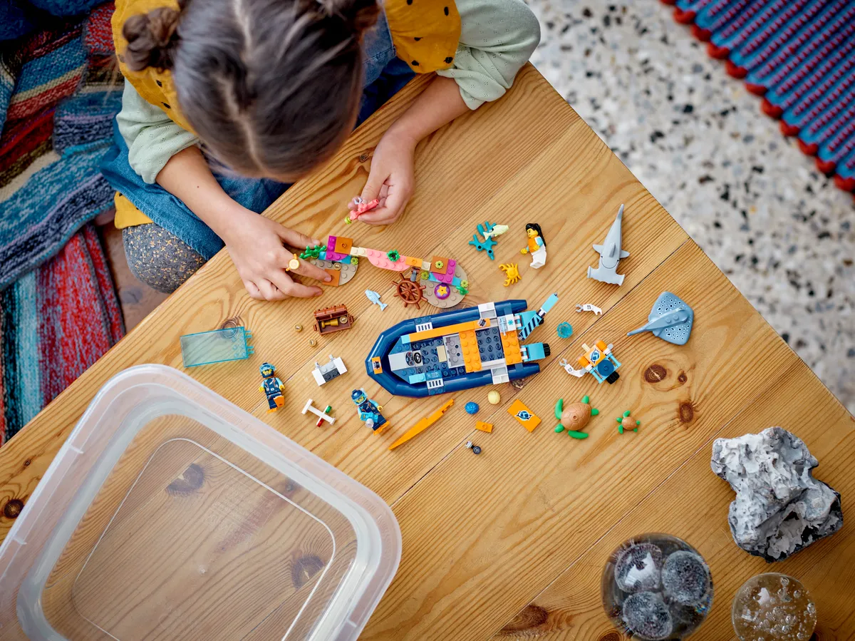LEGO Explorer Diving Boat (60377) - afbeelding 7