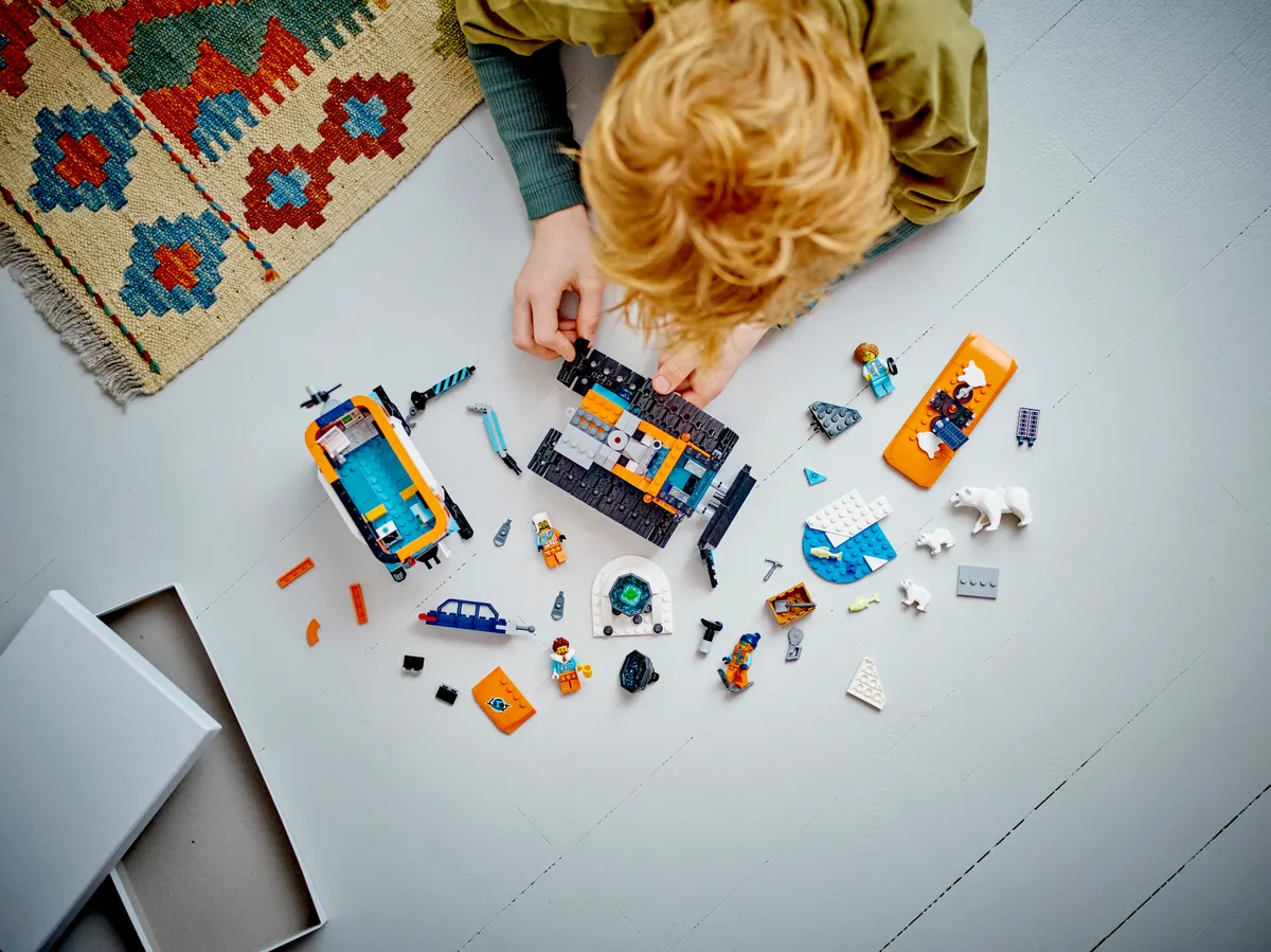 LEGO Arctic Explorer Truck and Mobile Lab (60378) - Bild 8