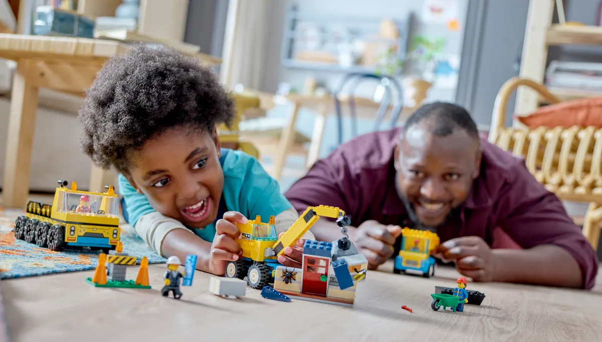 LEGO Construction Trucks and Wrecking Ball Crane (60391) - Bild 7