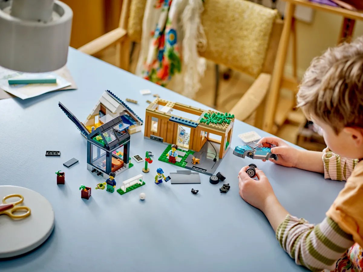 LEGO Family House and Electric Car (60398) - afbeelding 10