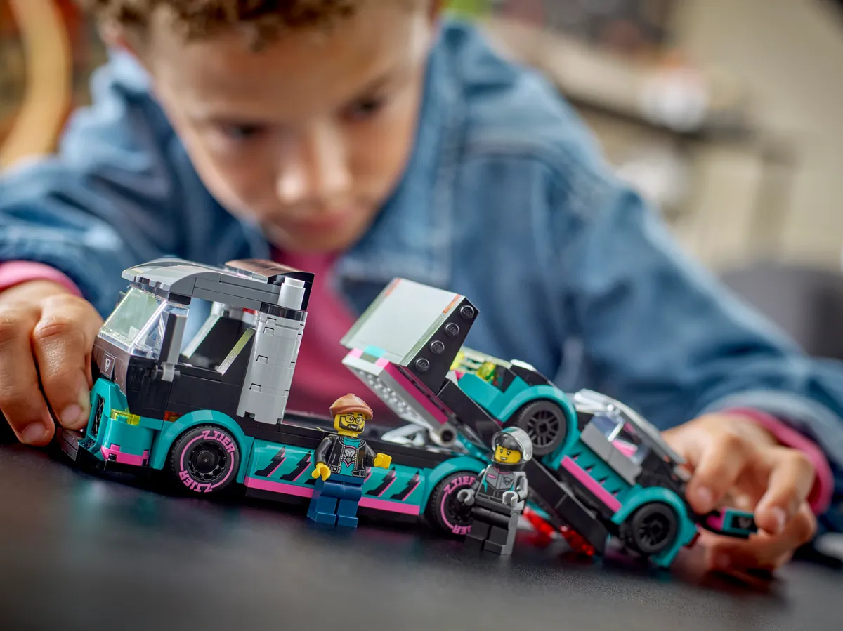 LEGO Race Car and Car Carrier Truck (60406) - Bild 9