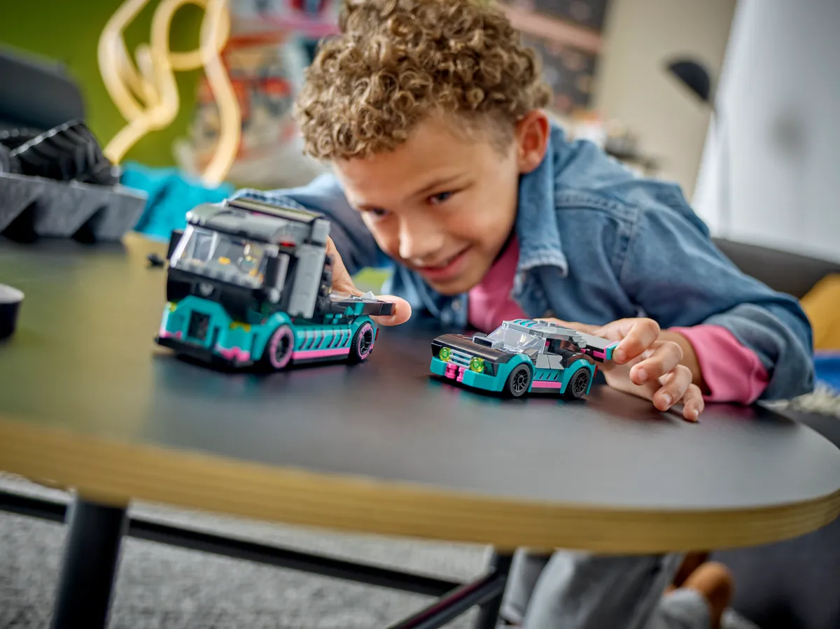 LEGO Race Car and Car Carrier Truck (60406) - Bild 8