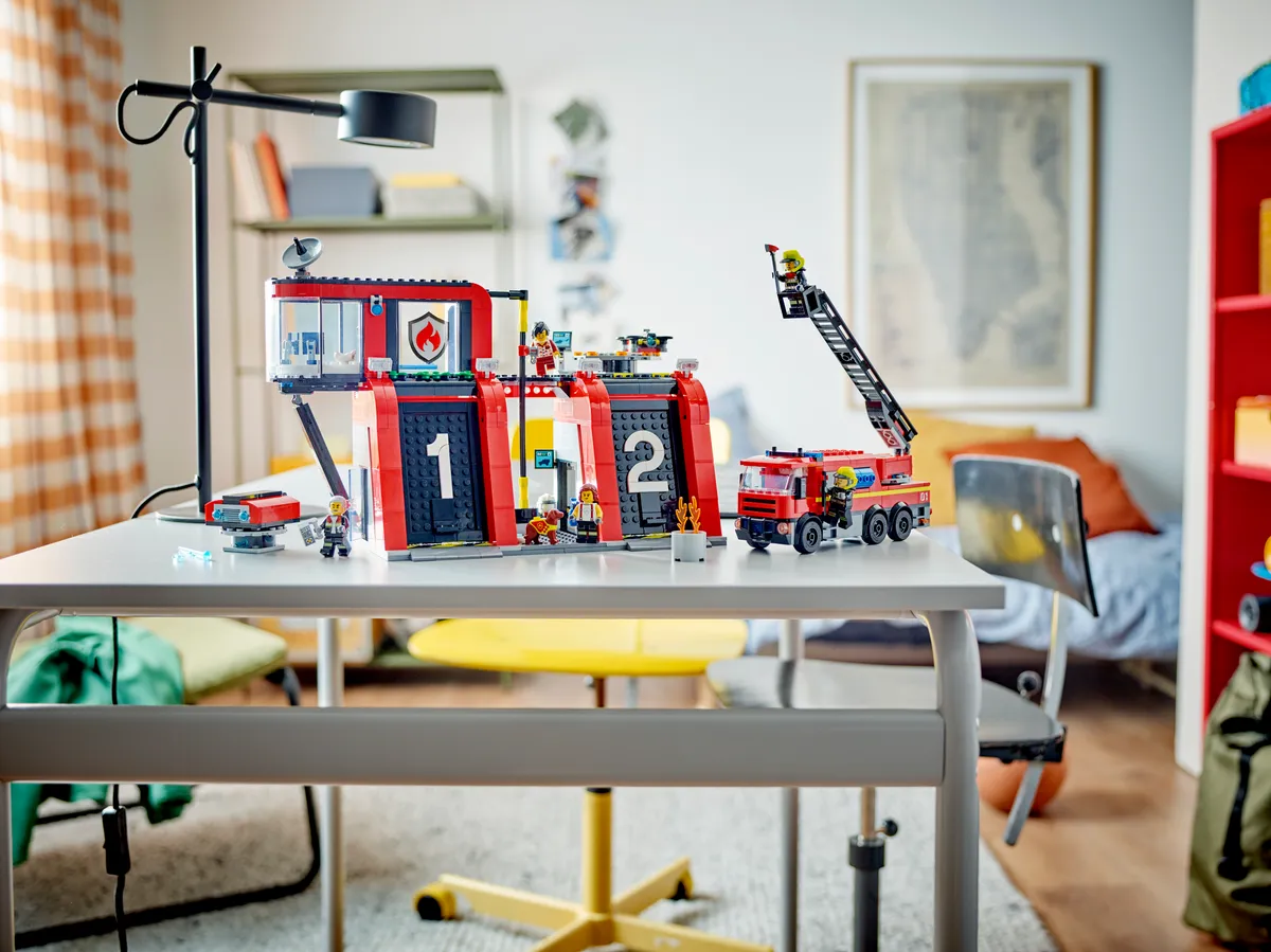 LEGO Fire Station with Fire Truck (60414) - Bild 9