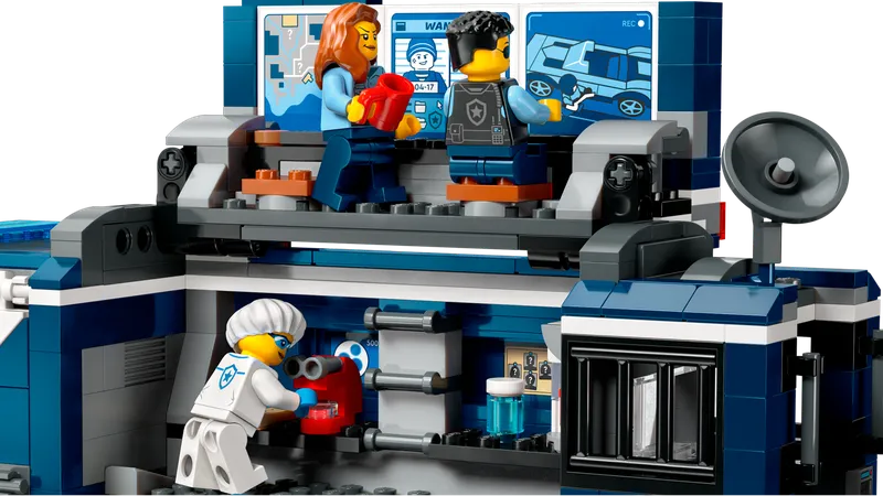 Police Mobile Crime Lab Truck by LEGO – product photo 4 of 9