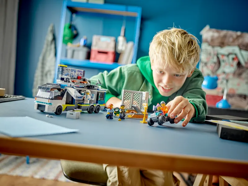 Police Mobile Crime Lab Truck by LEGO – product photo 8 of 9