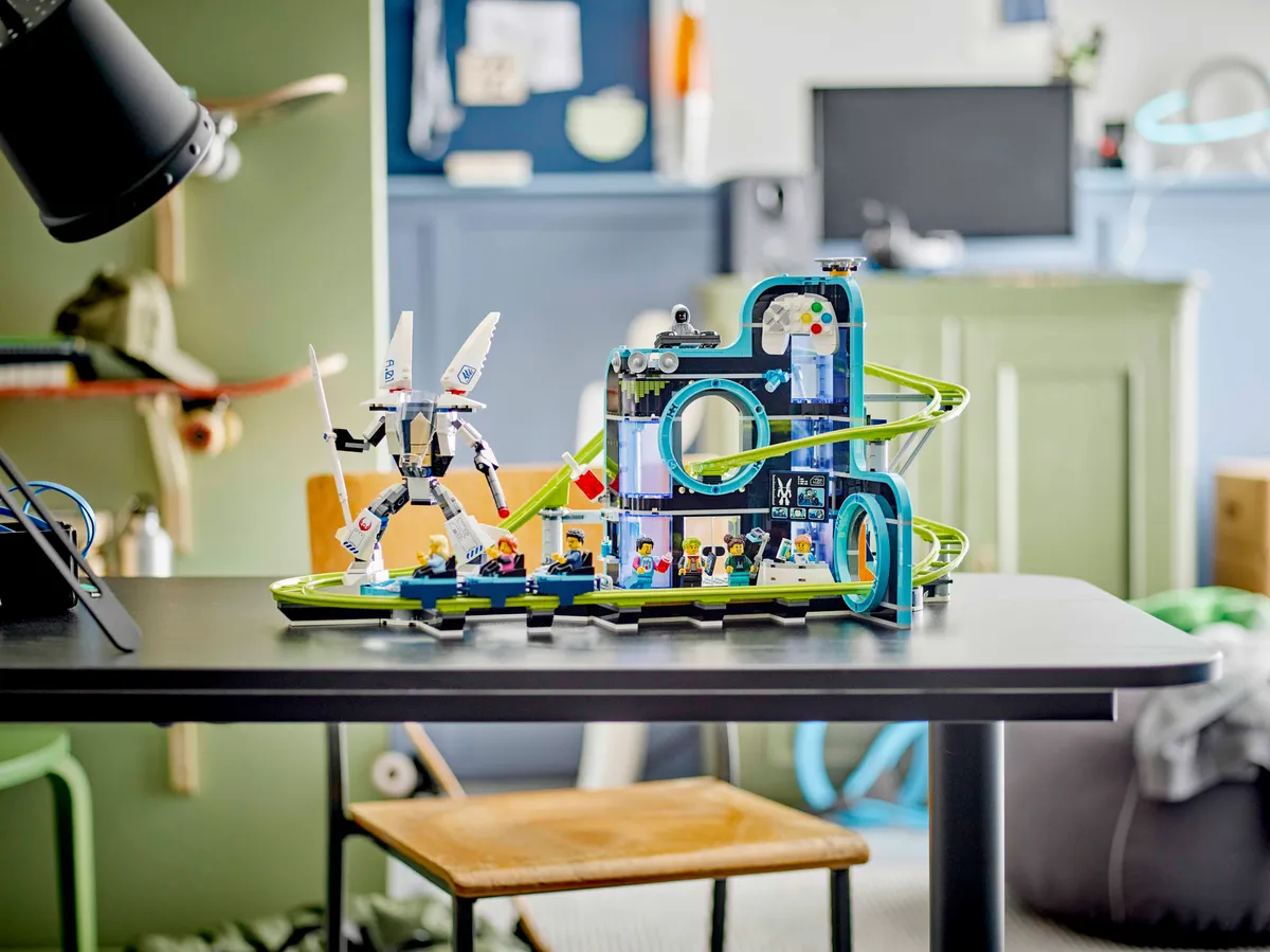 LEGO Robot World Roller-Coaster Park (60421) - image 7
