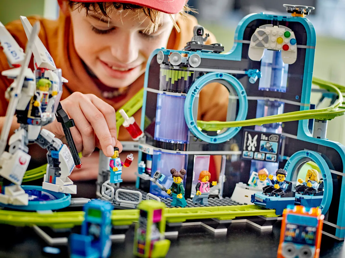 LEGO Robot World Roller-Coaster Park (60421) - image 5