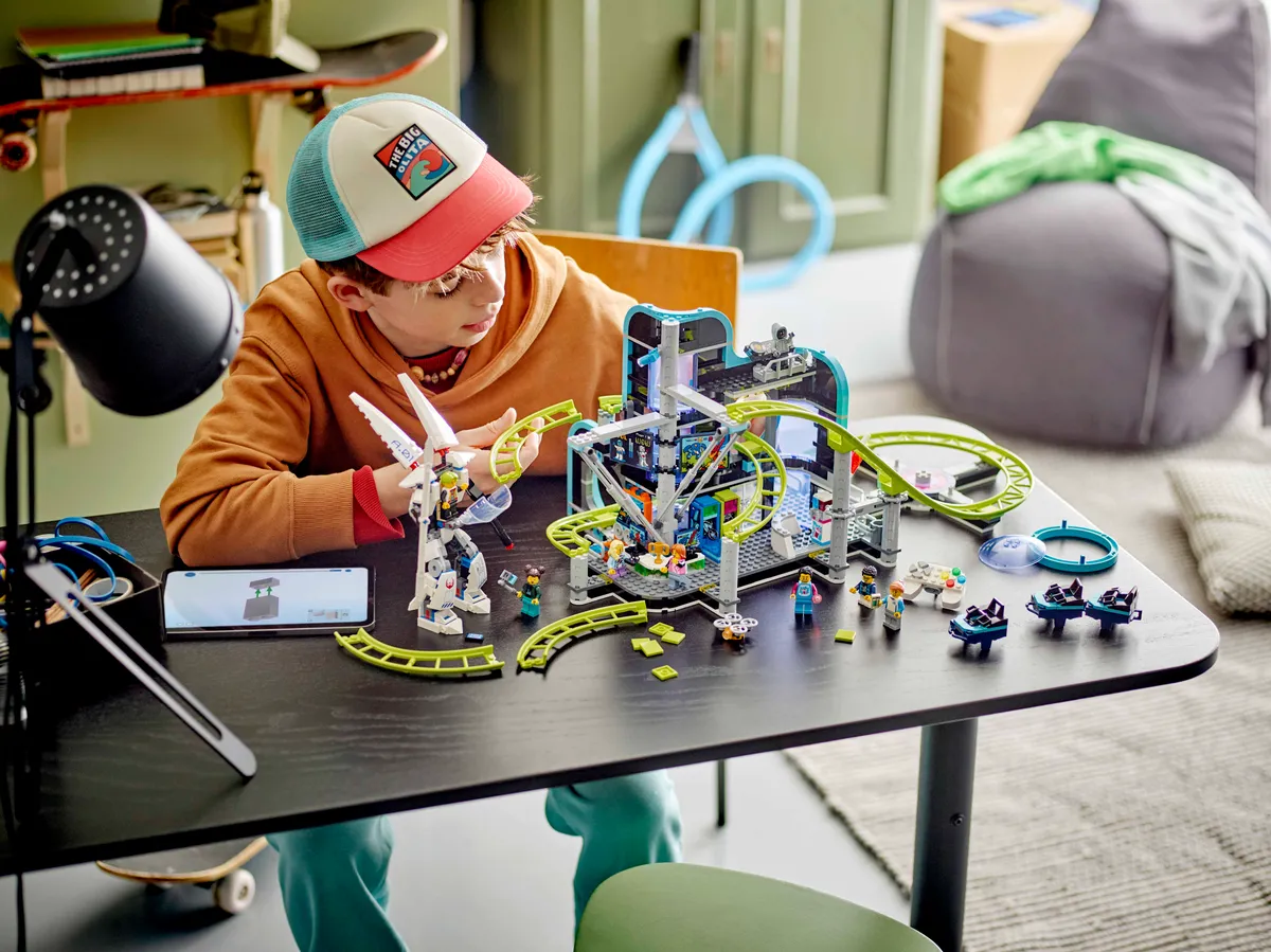 LEGO Robot World Roller-Coaster Park (60421) - image 6