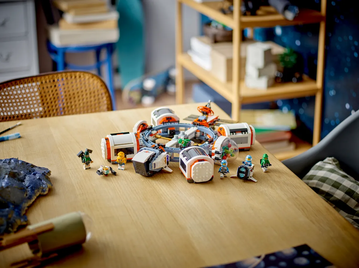 LEGO Modular Space Station (60433) - afbeelding 12