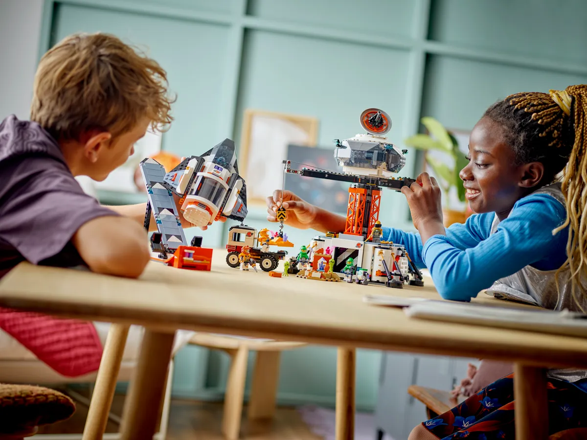 LEGO Space Base and Rocket Launchpad (60434) - image 7