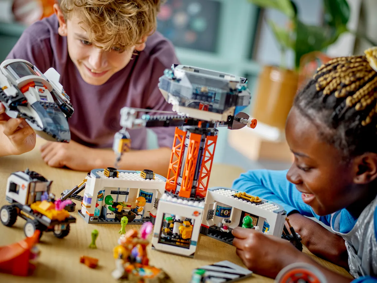 LEGO Space Base and Rocket Launchpad (60434) - image 8