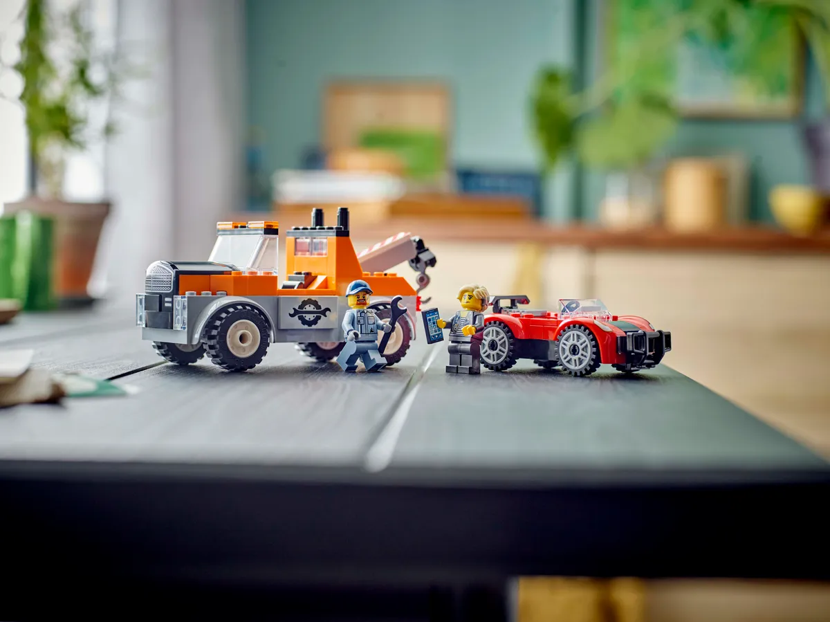LEGO Tow Truck and Sports Car Repair (60435) - Bild 6