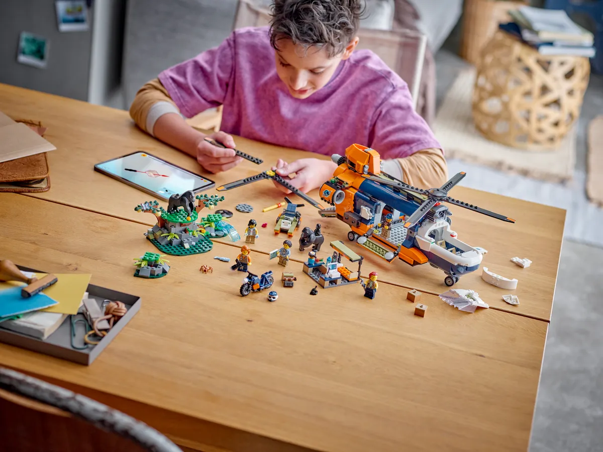 LEGO Jungle Explorer Helicopter at Base Camp (60437) - Bild 8