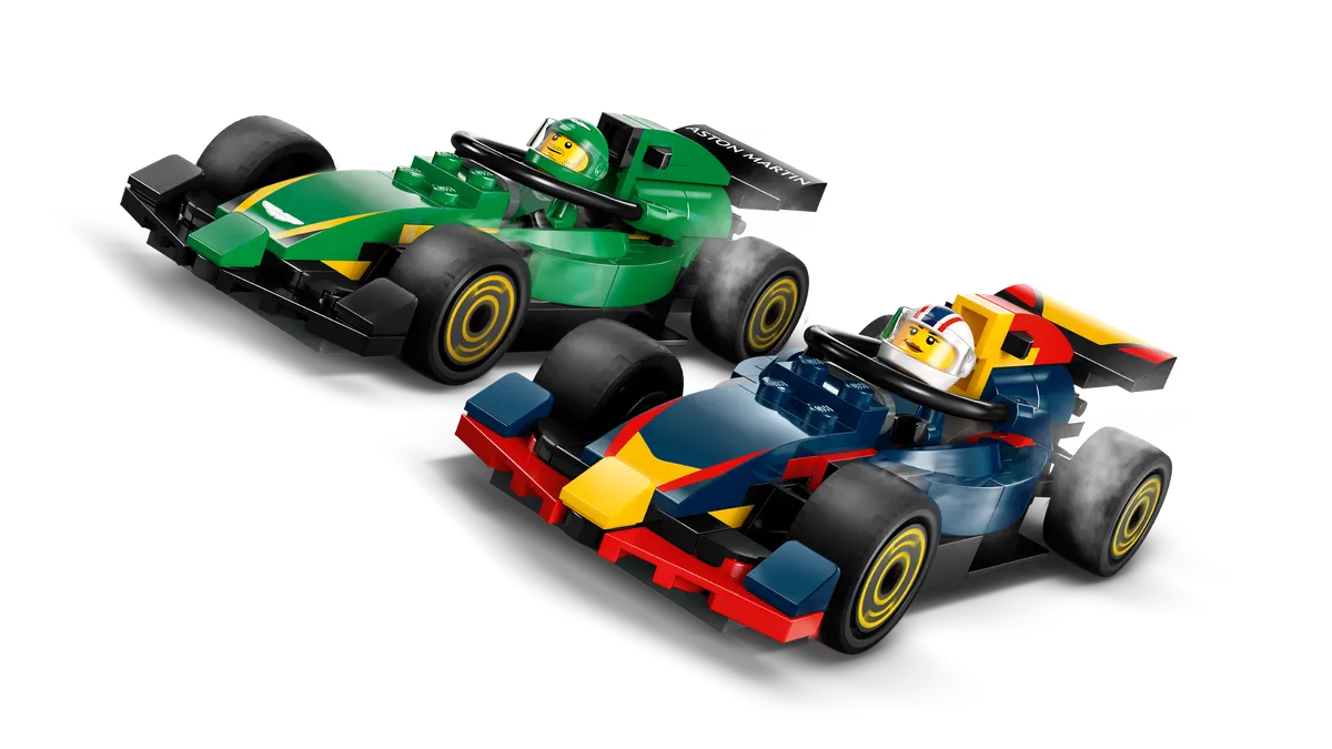LEGO F1® Truck with RB20 & AMR24 F1® Cars (60445) - afbeelding 1