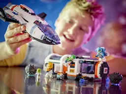 LEGO Modular Galactic Spaceship (60446) - image 8