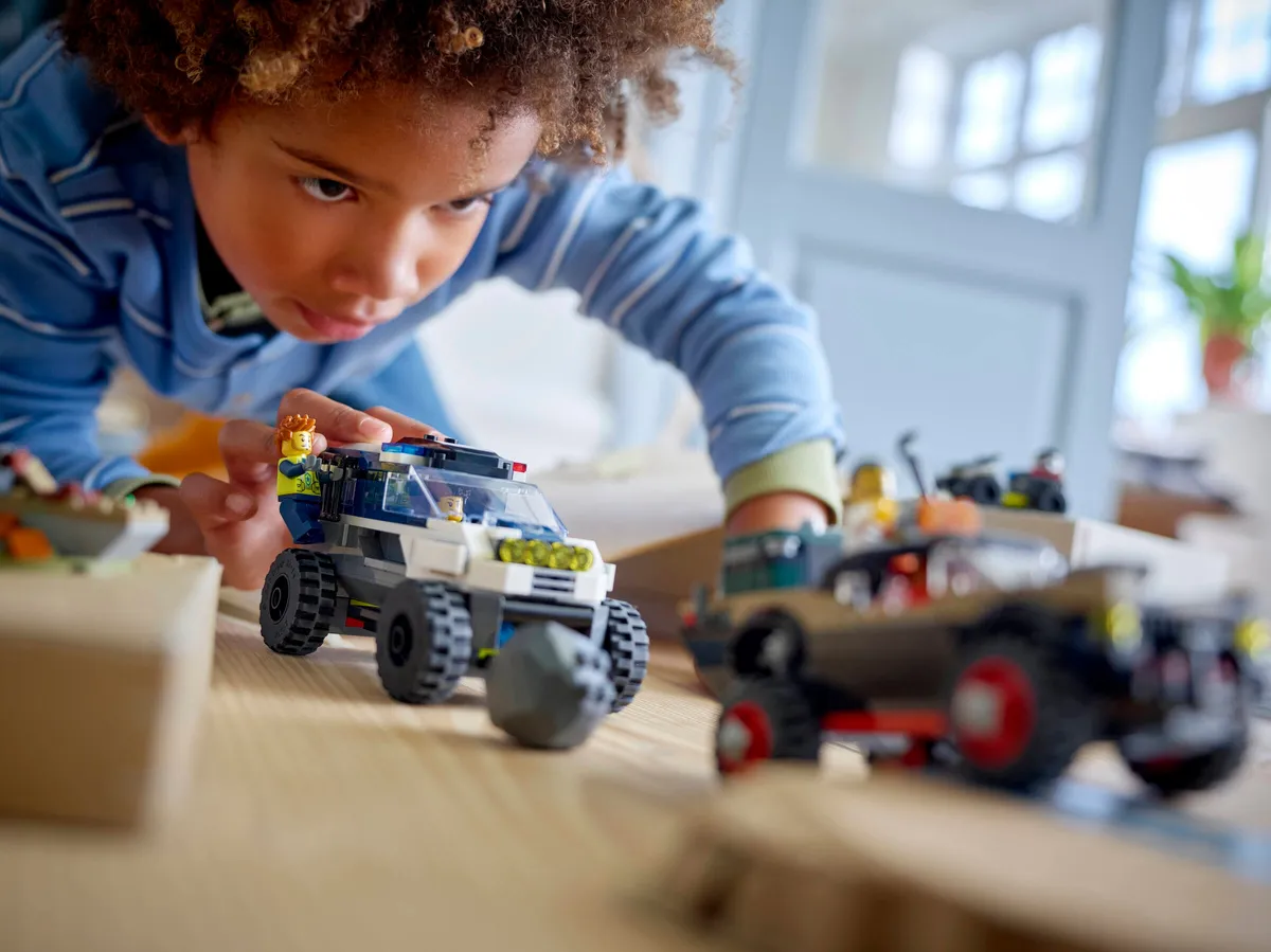 LEGO Off-Road Police Car Chase (60449) - Bild 2