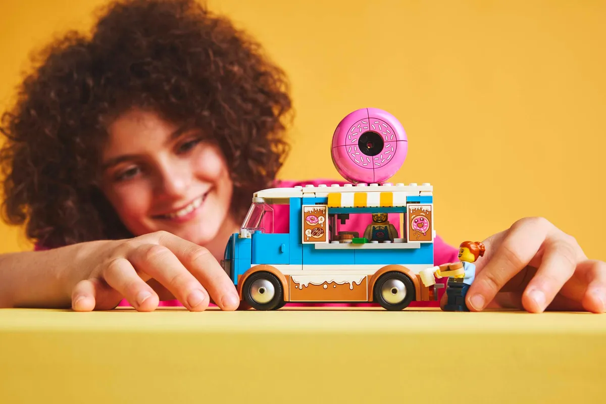 LEGO Doughnut Truck (60452) - image 6
