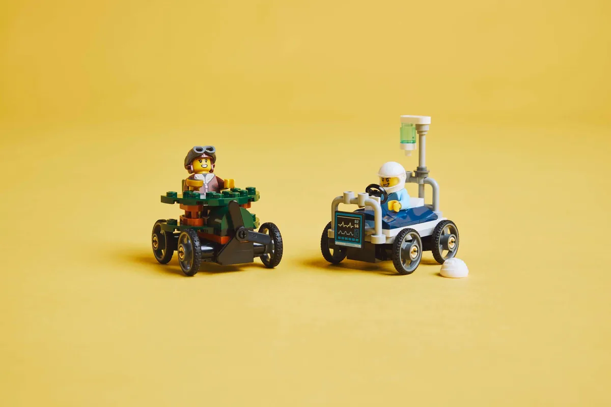 LEGO Airplane vs. Hospital Bed Race Car Pack (60459) - Bild 5