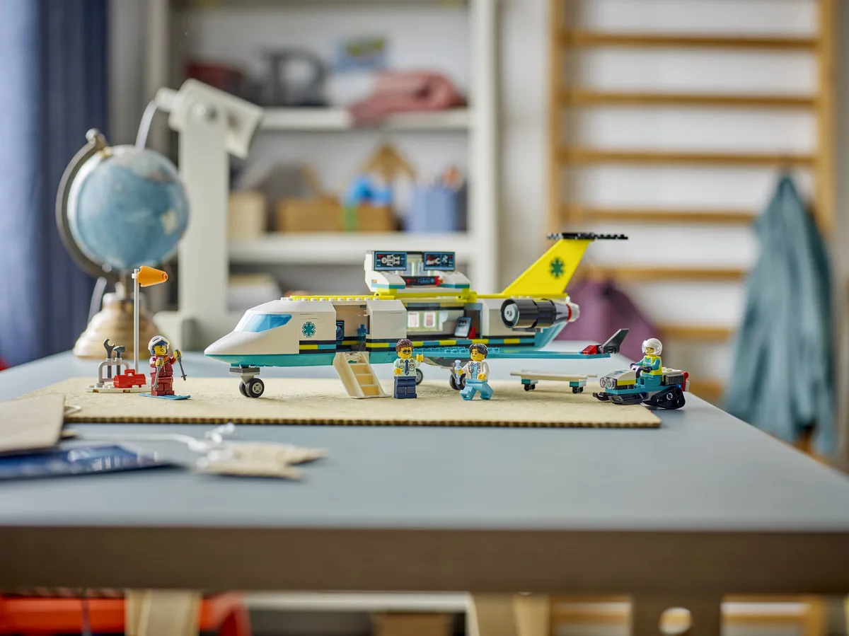 LEGO Emergency Air Ambulance Airplane (60465) - Bild 9