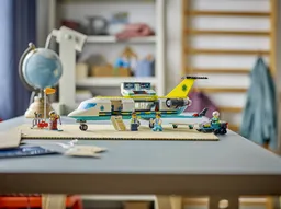 LEGO Emergency Air Ambulance Airplane (60465) - afbeelding 9