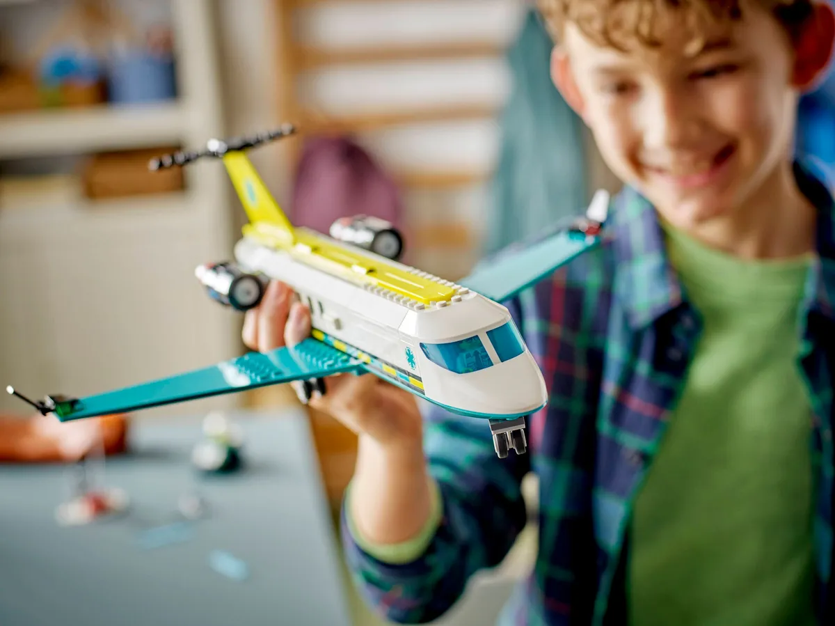 LEGO Emergency Air Ambulance Airplane (60465) - Bild 7
