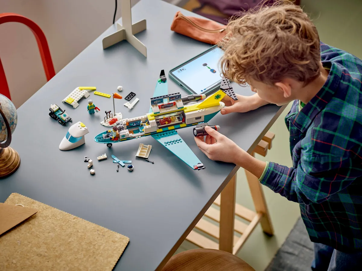 LEGO Emergency Air Ambulance Airplane (60465) - Bild 8