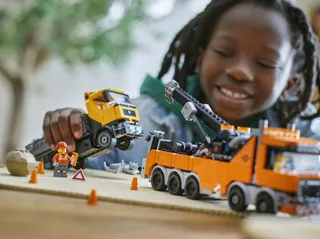 Heavy-Duty Recovery Tow Truck with Crane by LEGO – product photo 8 of 11