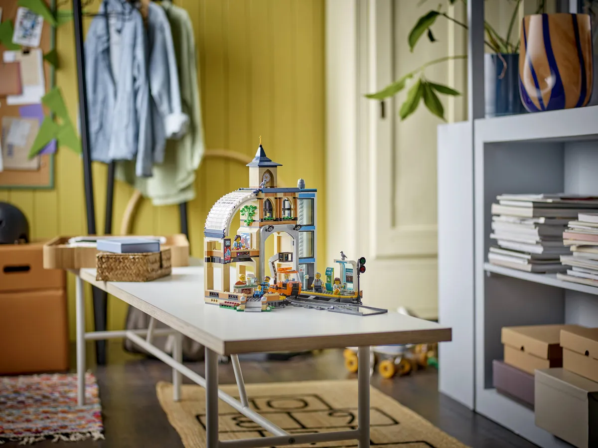 LEGO Central Train Station (60469) - image 9