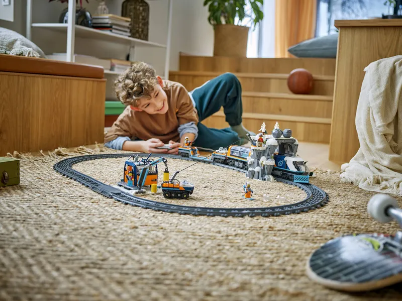 Explorers' Arctic Polar Express Train van LEGO – productfoto 11 van 12