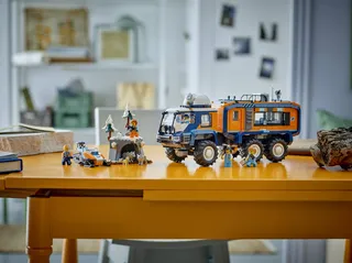 Arctic Explorer Science Lab Truck by LEGO – product photo 8 of 10