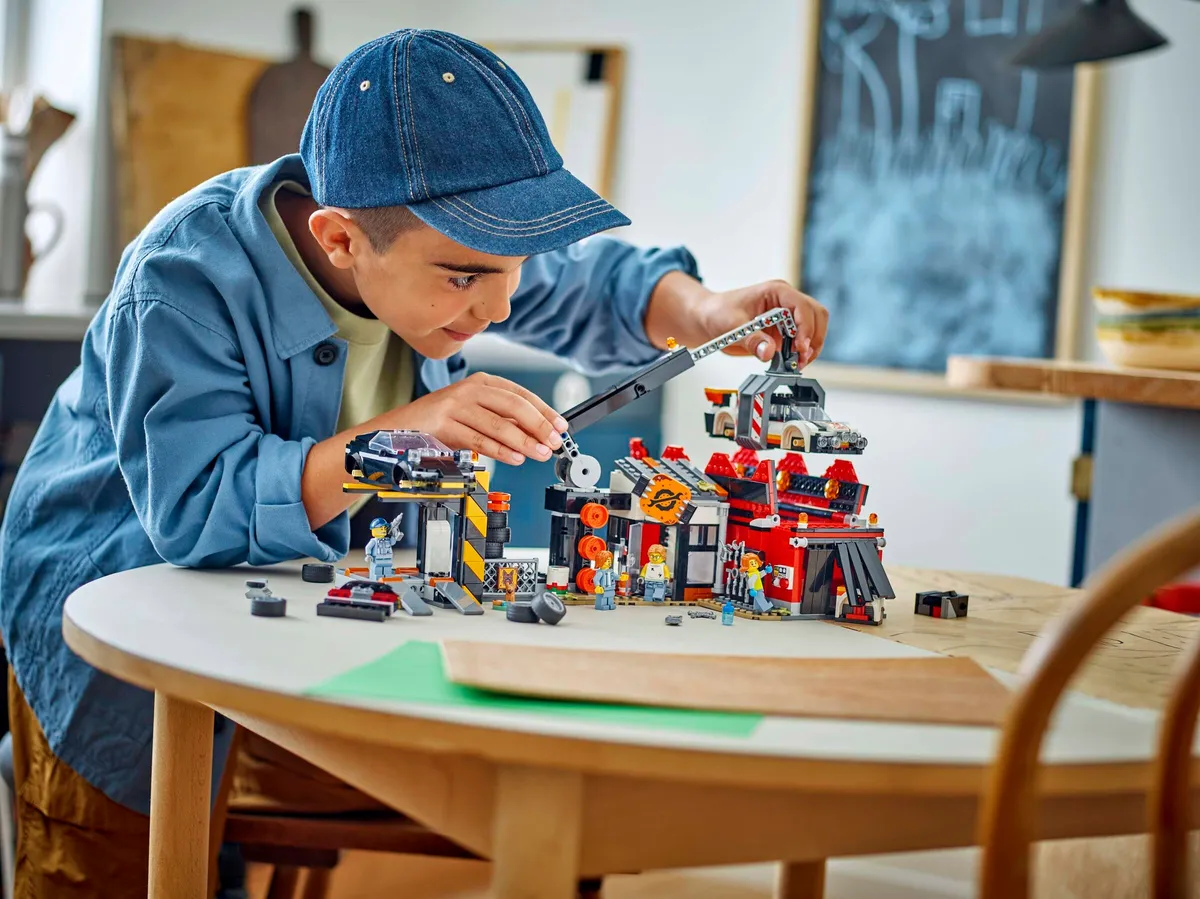 LEGO Scrapyard with Cars (60472) - Bild 5
