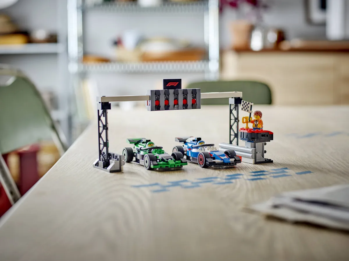 LEGO F1® Grid with VCARB & Sauber Race Cars (60474) - image 6
