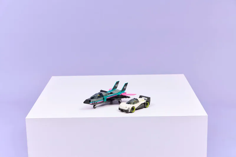 Jet vs. Car by LEGO – product photo 11 of 12
