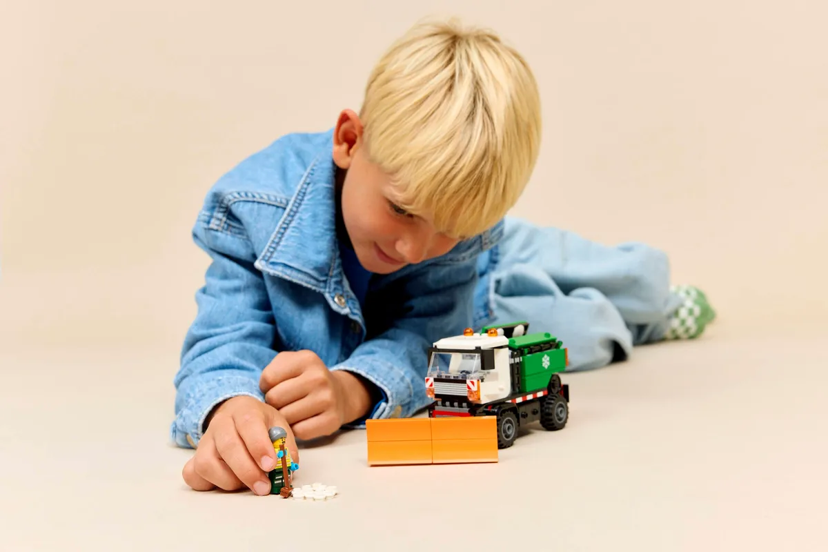 LEGO Snowplow (60490) - image 6