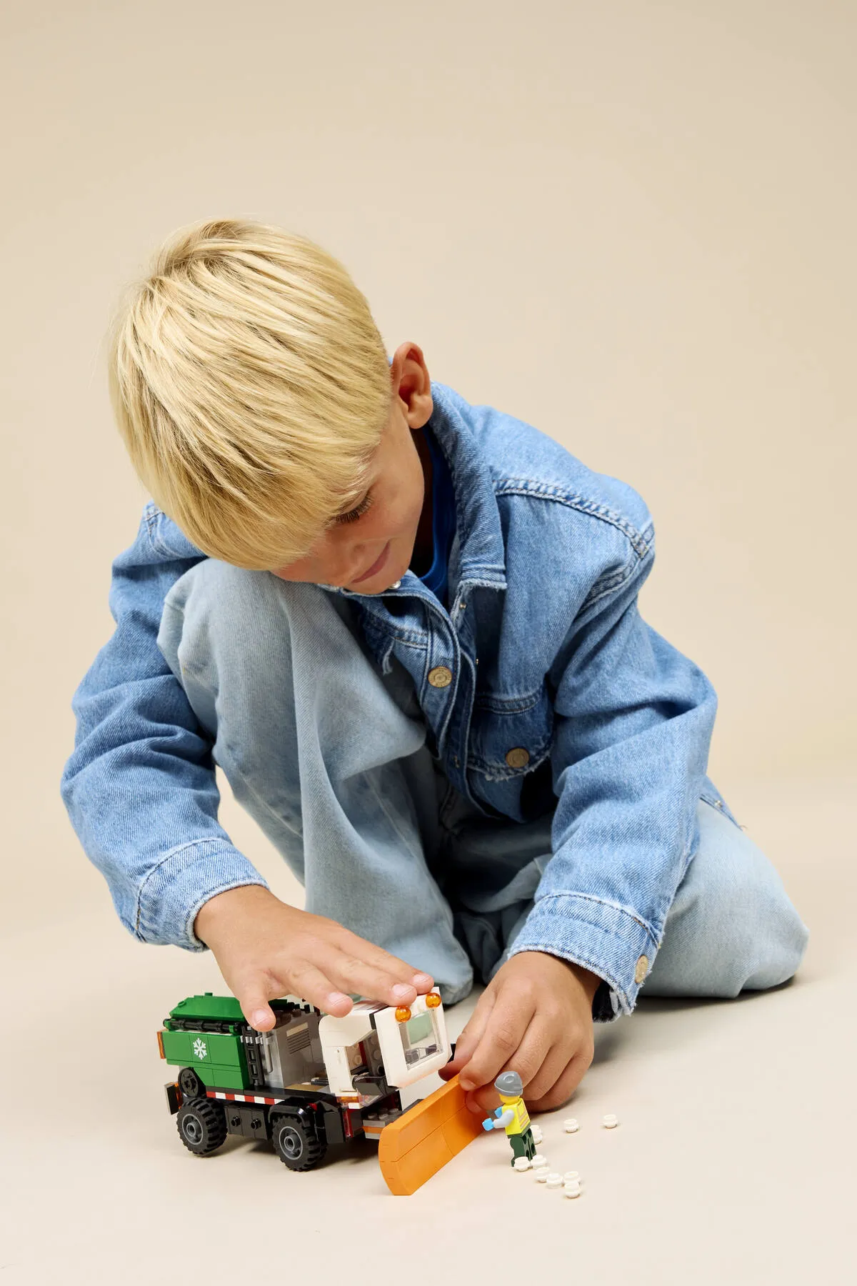 LEGO Snowplow (60490) - image 8