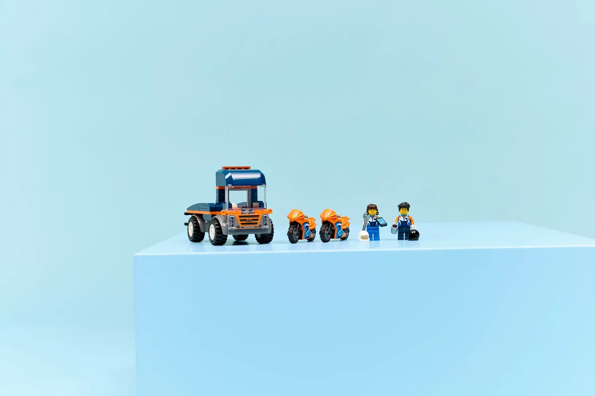 LEGO Motorcycle Transporter (60491) - Bild 9