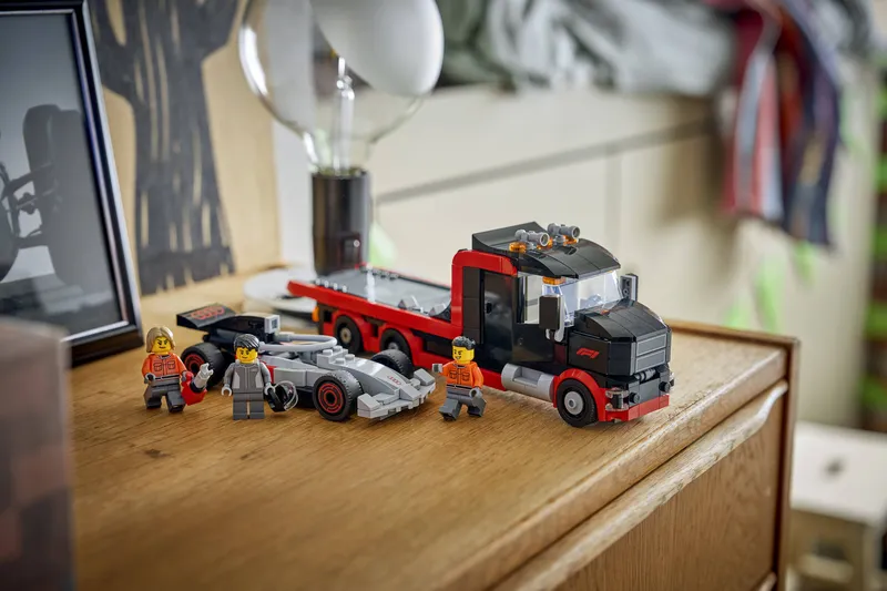 F1® Display Truck with Audi F1® Race Car de LEGO – photo du produit 8 sur 10